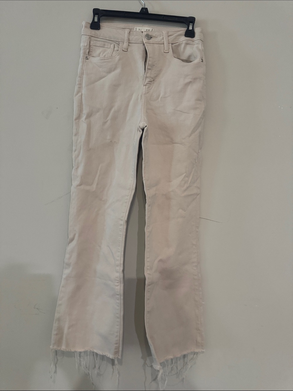Women’s Cream Frayed-Hem Jeans - Classic Fit